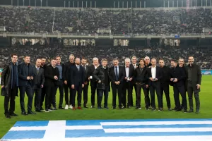 Οι Legends 2004 και ο Ρεχάγκελ βραβεύτηκαν εν μέσω αποθέωσης στο κατάμεστο ΟΑΚΑ