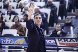 Ειρωνική απάντηση: "Ο Ολυμπιακός καλεί σε απολογία τον Μπαρτζώκα γιατί τόλμησε να κάνει τη δουλειά του"