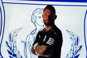Πρώτο μήνυμα... σε τρεις γλώσσες!