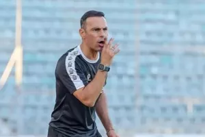 Πουρσαϊτίδης/"Αποφασίζει ένας άνθρωπος, πληρώνει ένας άνθρωπος/Σύγκρουση με τα δικά μου θέλω..."