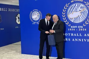 ΕΔΩ και ο Σεφτσένκο 