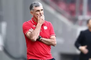 Η ενδεκάδα του Ολυμπιακού: Βασικοί Ρέτσος και Βέλντε