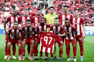 Κράτησαν φανέλα του άτυχου Γιαζίτσι οι παίκτες του Ολυμπιακού