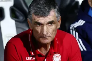 Η ενδεκάδα του Ολυμπιακού: Βασικοί Ροντινέι, Ορτέγκα