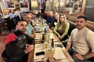 (Φώτος) Δείπνο στους δημοσιογράφους από την Ομόνοια