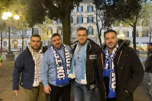  (ΦΩΤΟΣ-ΒΙΝΤΕΟ Kerkida) "Ρε Παφάρα μου σ΄αγαπώ" στην "piazza indipendenza"