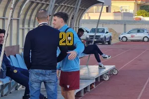Αγκαλιές, χειραψίες και κουβεντούλα ο Άγγελος (φώτος Kerkida)