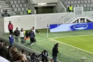 Κι άλλο πρόβλημα - Αποχώρησε με φορείο ο Μπαχάνακ