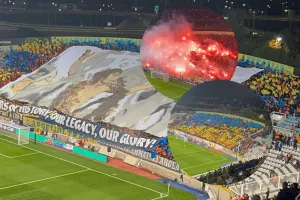 (ΒΙΝΤΕΟ/Φώτος Kerkida) Show... οι Πορτοκαλί: "Since 1926", κορεό και pyro show!