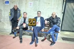 Στο... παγκάκι μετά το ματς!