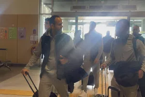 (ΦΩΤΟΣ/ΒΙΝΤΕΟ kerkida) Η άφιξη της Πάφος FC στο αεροδρόμιο!