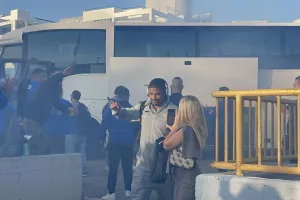 (ΒΙΝΤΕΟ/φώτος Kerkida) Χαμός... στην άφιξη της Πάφος FC