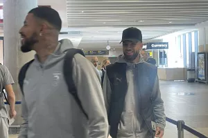 (ΦΩΤΟΣ/ΒΙΝΤΕΟ kerkida) Η άφιξη της Πάφος FC στο αεροδρόμιο!