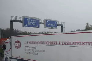 Στον δρόμο... για Γάνδη με μουντό σκηνικό (φώτος Kerkida)