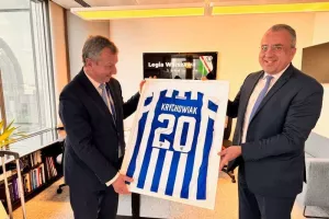 Δώρο... η φανέλα του Κριχόβιακ/ Θα δουν μαζί το Ομόνοια - Λέγκια (Φώτος)