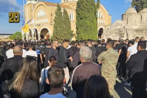 Το "αντίο" στους αδικοχαμένους Μαρτίνο, Ειρηναίο και Νικόλα (Φώτος)