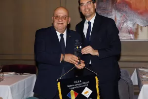Δεξιώθηκε... την ΚΟΠ (Φώτος)