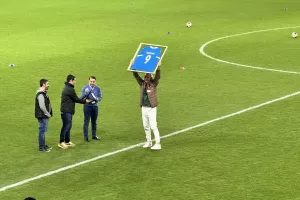 (Βίντεο/Φώτος) Τιμήθηκε και αποθεώθηκε ο Τσέποβιτς 