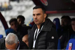 Πουρσαϊτίδης: "Όσο ήμασταν 11 με 11 είχαμε τον έλεγχo..."