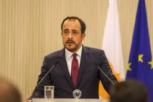 Βροχή νέων επιδομάτων €50 εκατ. για τοκετό, γονική άδεια και άλλα