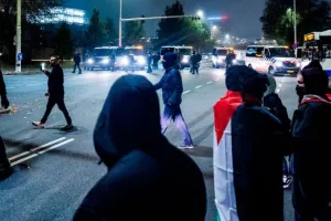Tραυματίες και 62 συλλήψεις μετά το ξύλο στους οπαδούς της Μακάμπι - Εξετάζεται περιστατικό ομηρίας