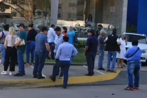 Έξι νεκροί και 10 τραυματίες από επίθεση ενόπλων σε μπαρ