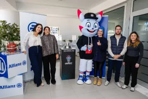 Το τρόπαιο του EuroBasket επισκέφθηκε τα γραφεία της Allianz Κύπρου!
