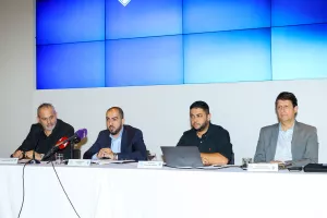 Πραστίτης για ΟΛΟΥΣ και για ΟΛΑ 