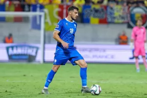 Ανεβαίνει… σκαλοπάτι 