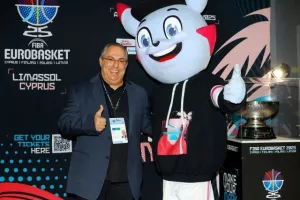 (ΦΩΤΟΣ) Μαζί...με το τρόπαιο του EuroBasket 