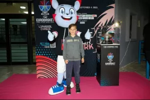 (ΦΩΤΟΣ) Μαζί...με το τρόπαιο του EuroBasket 