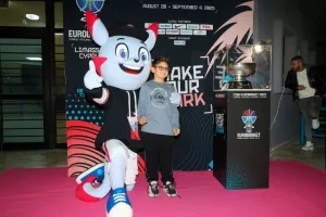 (ΦΩΤΟΣ) Μαζί...με το τρόπαιο του EuroBasket 