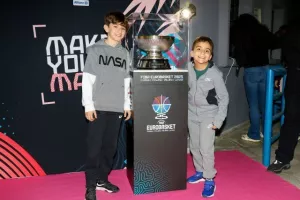 (ΦΩΤΟΣ) Μαζί...με το τρόπαιο του EuroBasket 