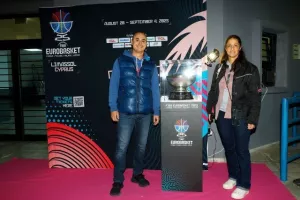 (ΦΩΤΟΣ) Μαζί...με το τρόπαιο του EuroBasket 