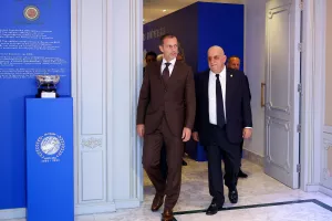 Αργείς πολύ...