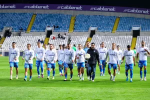 (Βίντεο-Φώτος) Λουλούδια στη μνήμη των αδικοχαμένων για το ατύχημα στο Φρέναρος 