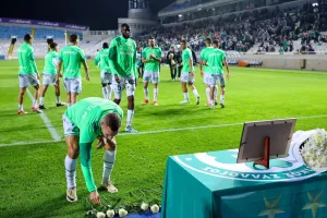 (Βίντεο-Φώτος) Λουλούδια στη μνήμη των αδικοχαμένων για το ατύχημα στο Φρέναρος 