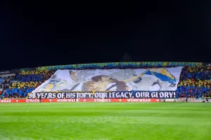 (ΒΙΝΤΕΟ/Φώτος Kerkida) Show... οι Πορτοκαλί: "Since 1926", κορεό και pyro show!