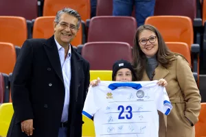 Ο Πρέσβης, δίπλα στην Εθνική!
