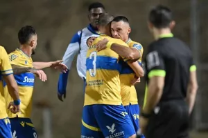 Πάφος-ΑΠΟΕΛ: Στο +11 από τους "γαλαζοκίτρινους" με γκολ στο... φινάλε!