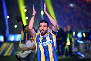 Τίμησε τη φανέλα του ΑΠΟΕΛ και θα τιμηθεί από τους ΑΠΟΕΛίστες!