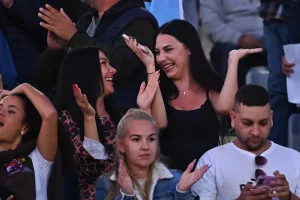 (Φώτος) Ο κόσμος στο Πάφος-ΑΠΟΕΛ
