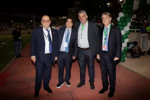 ΟΛΟΙ στο... επίκεντρο!