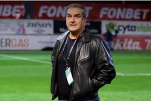 Νέος κόουτς ο Βούζας
