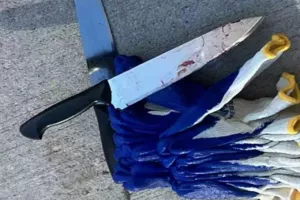 Ένας άστεγος σκότωσε δύο άνδρες και τραυμάτισε μία γυναίκα