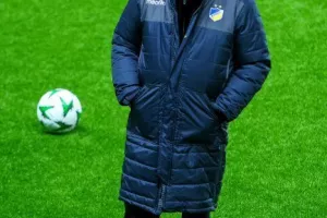 (ΦΩΤΟΣ/ΒΙΝΤΕΟ) Η προπόνηση του ΑΠΟΕΛ στο Molde Stadion 