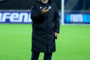 (ΦΩΤΟΣ/ΒΙΝΤΕΟ) Η προπόνηση του ΑΠΟΕΛ στο Molde Stadion 