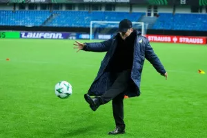 (ΦΩΤΟΣ/ΒΙΝΤΕΟ) Η προπόνηση του ΑΠΟΕΛ στο Molde Stadion 