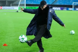 (ΦΩΤΟΣ/ΒΙΝΤΕΟ) Η προπόνηση του ΑΠΟΕΛ στο Molde Stadion 