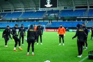 (ΦΩΤΟΣ/ΒΙΝΤΕΟ) Η προπόνηση του ΑΠΟΕΛ στο Molde Stadion 